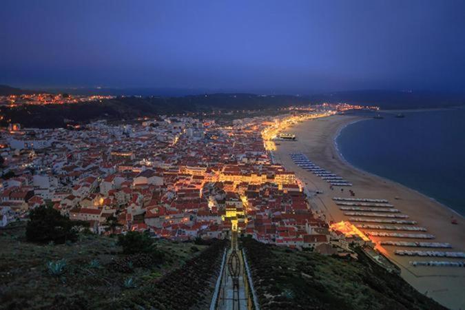 Sunset Terrace - Beachfront Apartment With Private Parking Nazaré Eksteriør billede