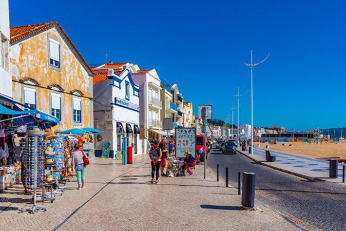 Sunset Terrace - Beachfront Apartment With Private Parking Nazaré Eksteriør billede
