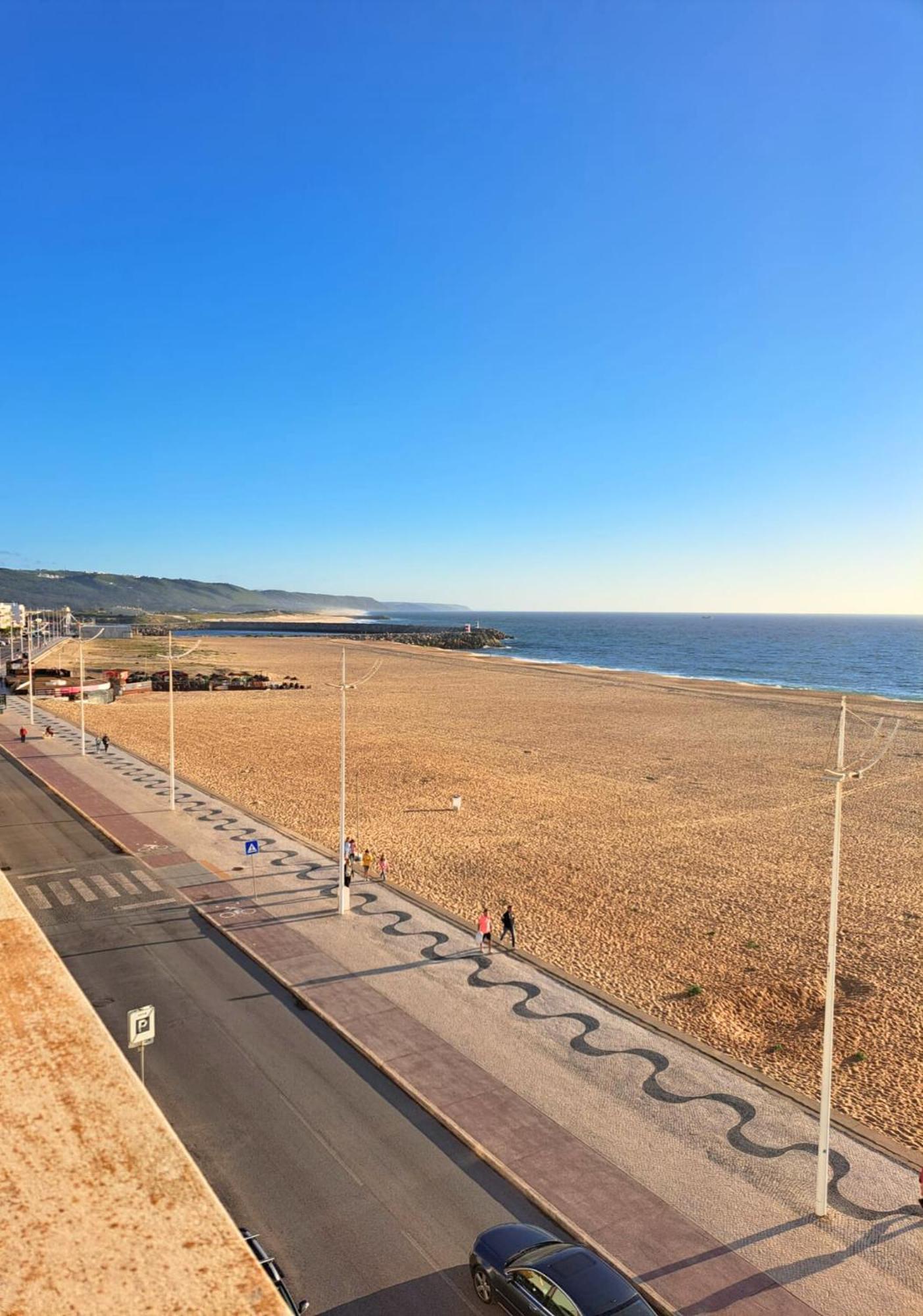 Sunset Terrace - Beachfront Apartment With Private Parking Nazaré Eksteriør billede