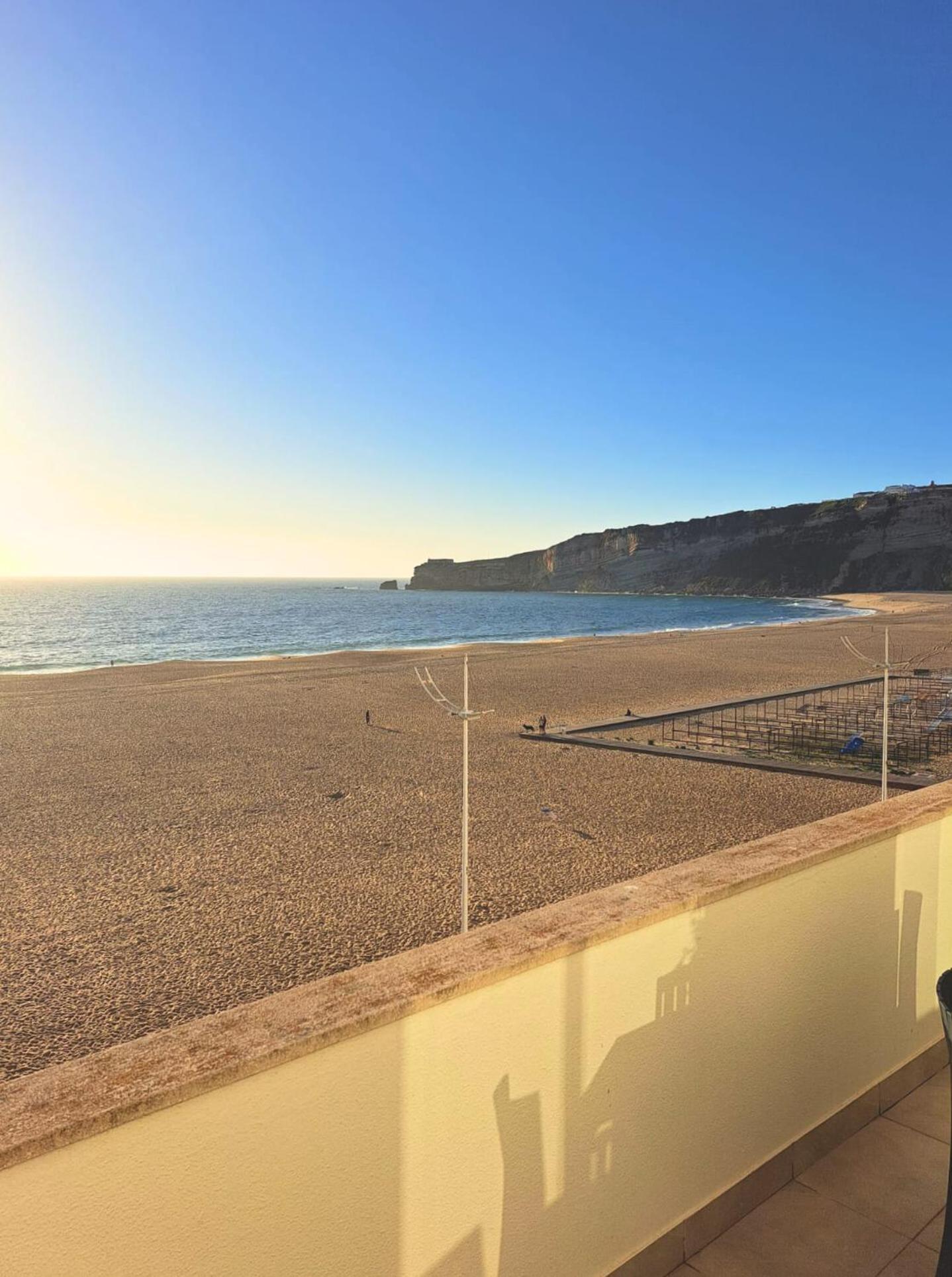 Sunset Terrace - Beachfront Apartment With Private Parking Nazaré Eksteriør billede