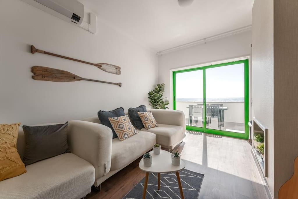 Sunset Terrace - Beachfront Apartment With Private Parking Nazaré Eksteriør billede