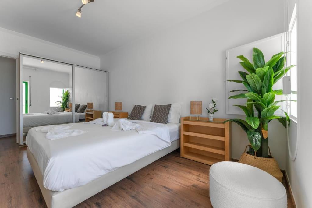 Sunset Terrace - Beachfront Apartment With Private Parking Nazaré Eksteriør billede